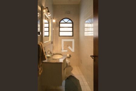 Casa à venda com 328m², 5 quartos e 4 vagas Casa à venda com 328m², 5 quartos e 4 vagasLavabo