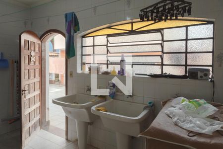 Casa à venda com 328m², 5 quartos e 4 vagas Casa à venda com 328m², 5 quartos e 4 vagasÁrea de Serviço