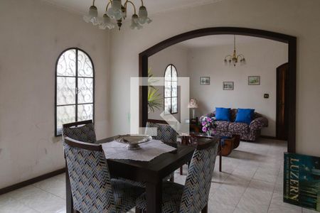 Casa à venda com 328m², 5 quartos e 4 vagas Casa à venda com 328m², 5 quartos e 4 vagasSala de Jantar