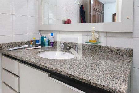 Casa à venda com 328m², 5 quartos e 4 vagas Casa à venda com 328m², 5 quartos e 4 vagasBanheiro Suíte 2