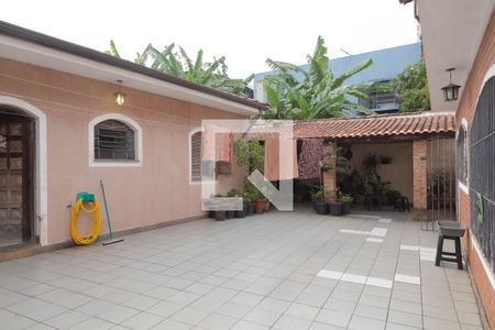 Casa à venda com 328m², 5 quartos e 4 vagas Casa à venda com 328m², 5 quartos e 4 vagasQuintal