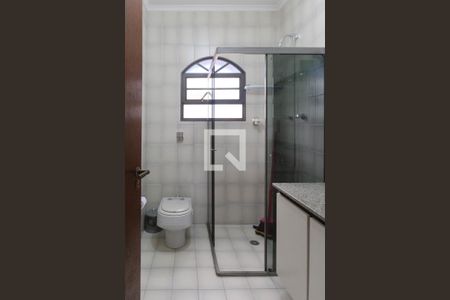 Casa à venda com 328m², 5 quartos e 4 vagas Casa à venda com 328m², 5 quartos e 4 vagasBanheiro Social