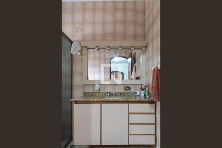 Casa à venda com 328m², 5 quartos e 4 vagas Casa à venda com 328m², 5 quartos e 4 vagasBanheiro da Suíte 1