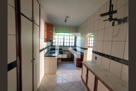 Casa à venda com 3 quartos, 300m² em Piratininga, Niterói