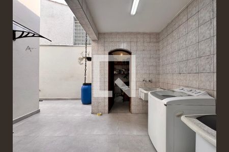 Casa à venda com 267m², 3 quartos e 1 vaga Casa à venda com 267m², 3 quartos e 1 vagaLavanderia