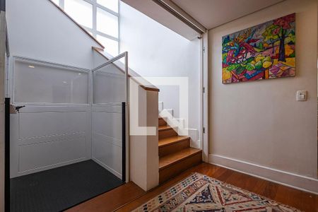 Sala - Elevador de casa à venda com 4 quartos, 400m² em Alto de Pinheiros, São Paulo