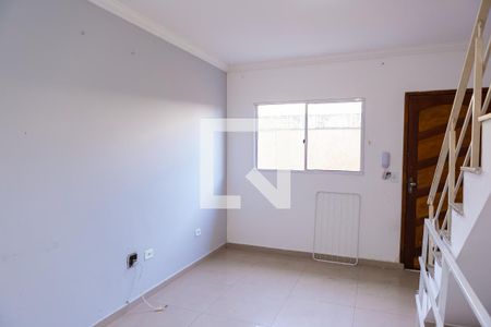 Sala de casa de condomínio para alugar com 3 quartos, 88m² em Vila Paranaguá, São Paulo