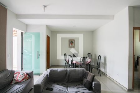 Sala de casa à venda com 4 quartos, 140m² em Céu Azul, Belo Horizonte