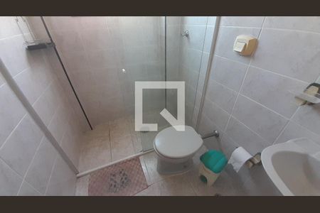 Banheiro de apartamento para alugar com 1 quarto, 41m² em Tupi, Praia Grande