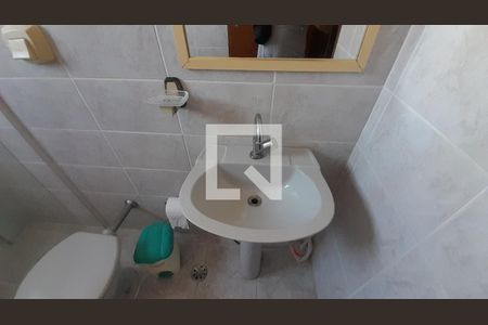 Banheiro de apartamento para alugar com 1 quarto, 41m² em Tupi, Praia Grande