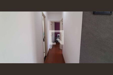 Corredor de apartamento para alugar com 2 quartos, 56m² em Quitaúna, Osasco