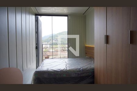 Sala - quarto de kitnet/studio para alugar com 1 quarto, 18m² em Saco Grande, Florianópolis