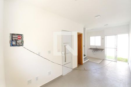 Sala de casa de condomínio à venda com 2 quartos, 74m² em Vila Aurocan, Campinas