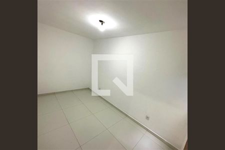 Apartamento à venda com 2 quartos, 37m² em São Lucas, São Paulo