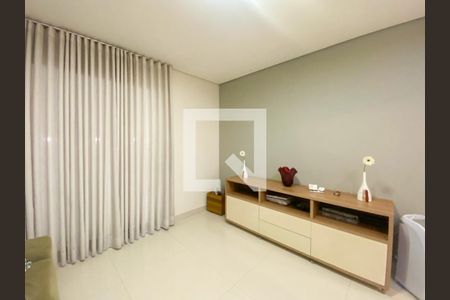 Sala 1 de casa à venda com 3 quartos, 360m² em Tupi, Belo Horizonte