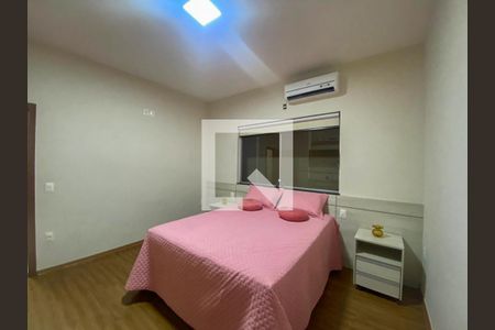 Suíte de casa à venda com 3 quartos, 360m² em Tupi, Belo Horizonte