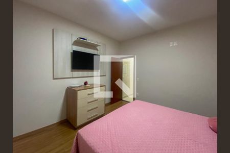 Suíte de casa à venda com 3 quartos, 360m² em Tupi, Belo Horizonte