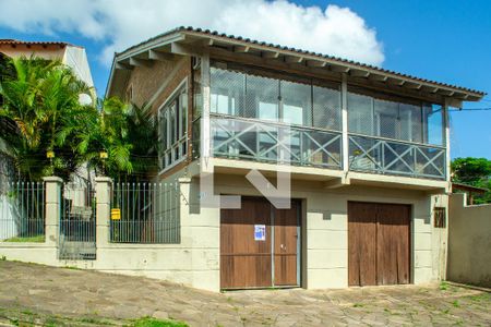 Casa à venda com 170m², 3 quartos e 2 vagas Casa à venda com 170m², 3 quartos e 2 vagasFachada