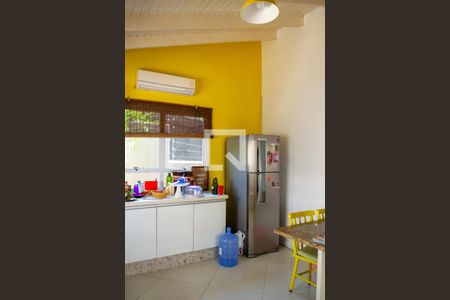 Casa à venda com 170m², 3 quartos e 2 vagas Casa à venda com 170m², 3 quartos e 2 vagasCozinha