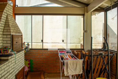 Casa à venda com 170m², 3 quartos e 2 vagas Casa à venda com 170m², 3 quartos e 2 vagasÁrea de serviço