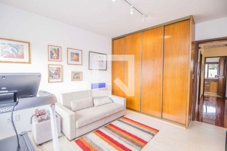 Casa à venda com 4 quartos, 360m² em Três Figueiras, Porto Alegre