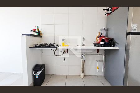 Cozinha de apartamento para alugar com 1 quarto, 26m² em Jardim Itacolomi, São Paulo