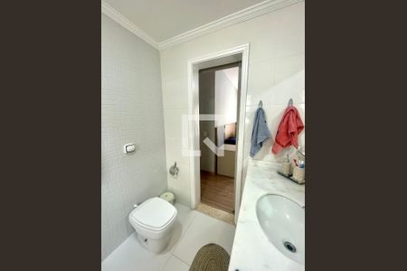 Apartamento à venda com 205m², 4 quartos e 2 vagas Apartamento à venda com 205m², 4 quartos e 2 vagasBanheiro da Suíte