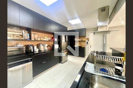 Apartamento à venda com 205m², 4 quartos e 2 vagas Apartamento à venda com 205m², 4 quartos e 2 vagasCozinha