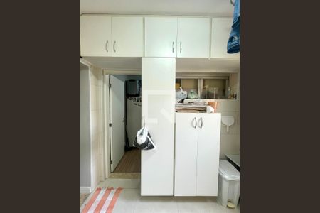 Apartamento à venda com 205m², 4 quartos e 2 vagas Apartamento à venda com 205m², 4 quartos e 2 vagasÁrea de Serviço