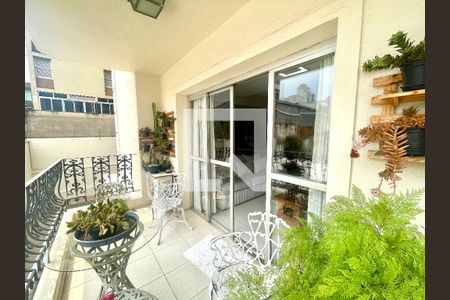 Apartamento à venda com 205m², 4 quartos e 2 vagas Apartamento à venda com 205m², 4 quartos e 2 vagasSacada