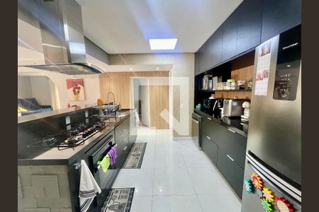 Apartamento à venda com 205m², 4 quartos e 2 vagas Apartamento à venda com 205m², 4 quartos e 2 vagasCozinha