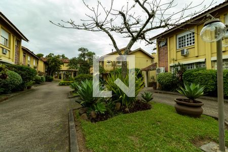 Casa de condomínio à venda com 161m², 3 quartos e 2 vagas Casa de condomínio à venda com 161m², 3 quartos e 2 vagasJardim