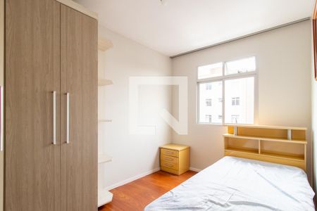 Quarto 2 de apartamento para alugar com 2 quartos, 45m² em Capão Raso, Curitiba