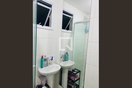 Banheiro de apartamento para alugar com 2 quartos, 42m² em Parque Císper, São Paulo