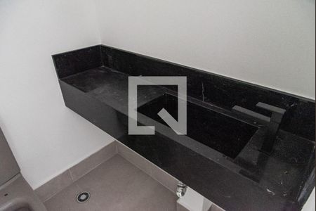 Lavabo de apartamento para alugar com 3 quartos, 128m² em Vila Firmiano Pinto, São Paulo