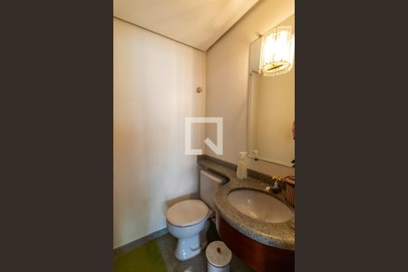 Lavabo de apartamento para alugar com 1 quarto, 112m² em Cambuí, Campinas