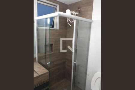 Banheiro de apartamento à venda com 2 quartos, 63m² em João Pinheiro, Belo Horizonte