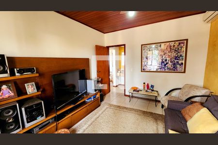 Casa de condomínio à venda com 400m², 6 quartos e 4 vagas Casa de condomínio à venda com 400m², 6 quartos e 4 vagasSala de TV