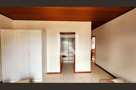 Casa de condomínio à venda com 400m², 6 quartos e 4 vagas Casa de condomínio à venda com 400m², 6 quartos e 4 vagasQuarto 4 - Suíte