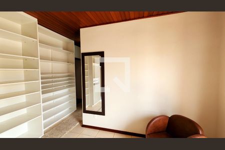 Casa de condomínio à venda com 400m², 6 quartos e 4 vagas Casa de condomínio à venda com 400m², 6 quartos e 4 vagasQuarto 2 - Suíte