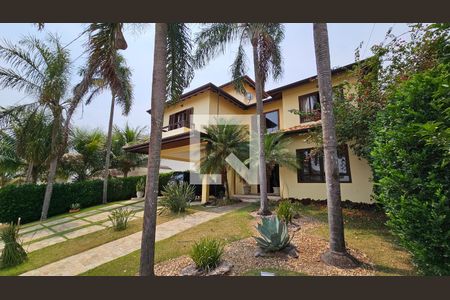 Casa de condomínio à venda com 400m², 6 quartos e 4 vagas Casa de condomínio à venda com 400m², 6 quartos e 4 vagasFachada