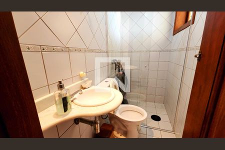 Casa de condomínio à venda com 400m², 6 quartos e 4 vagas Casa de condomínio à venda com 400m², 6 quartos e 4 vagasBanheiro da Lavanderia