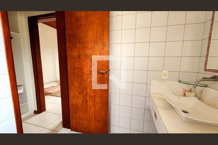 Casa de condomínio à venda com 400m², 6 quartos e 4 vagas Casa de condomínio à venda com 400m², 6 quartos e 4 vagasBanheiro da Suíte 4