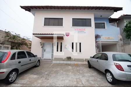 Casa à venda com 530m², 5 quartos e 8 vagas Casa à venda com 530m², 5 quartos e 8 vagasFachada