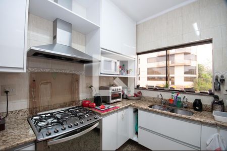 Casa à venda com 530m², 5 quartos e 8 vagas Casa à venda com 530m², 5 quartos e 8 vagasCozinha