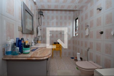 Casa à venda com 530m², 5 quartos e 8 vagas Casa à venda com 530m², 5 quartos e 8 vagasBanheiro do quarto 1 Suíte