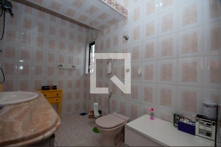 Casa à venda com 530m², 5 quartos e 8 vagas Casa à venda com 530m², 5 quartos e 8 vagasBanheiro do quarto 1 Suíte