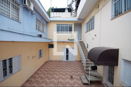 Casa à venda com 530m², 5 quartos e 8 vagas Casa à venda com 530m², 5 quartos e 8 vagasQuintal