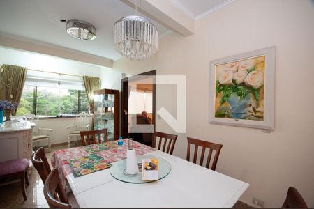 Casa à venda com 530m², 5 quartos e 8 vagas Casa à venda com 530m², 5 quartos e 8 vagasSala de Jantar