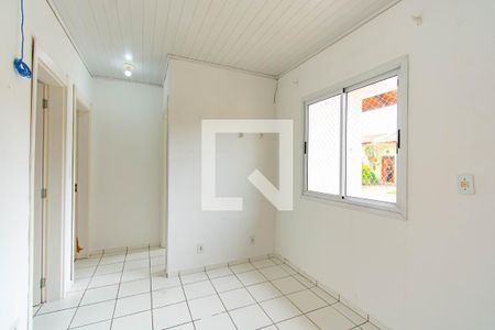 Sala de casa de condomínio à venda com 2 quartos, 45m² em Olaria, Canoas